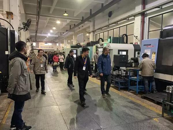 舌头伸进去添的我好爽